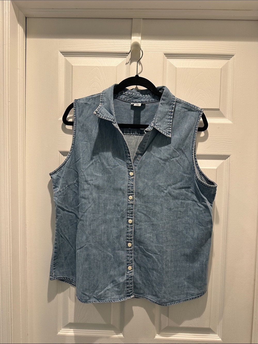 Old Navy Sleeveless Denim Button-Down Top - Light Blue Size XL